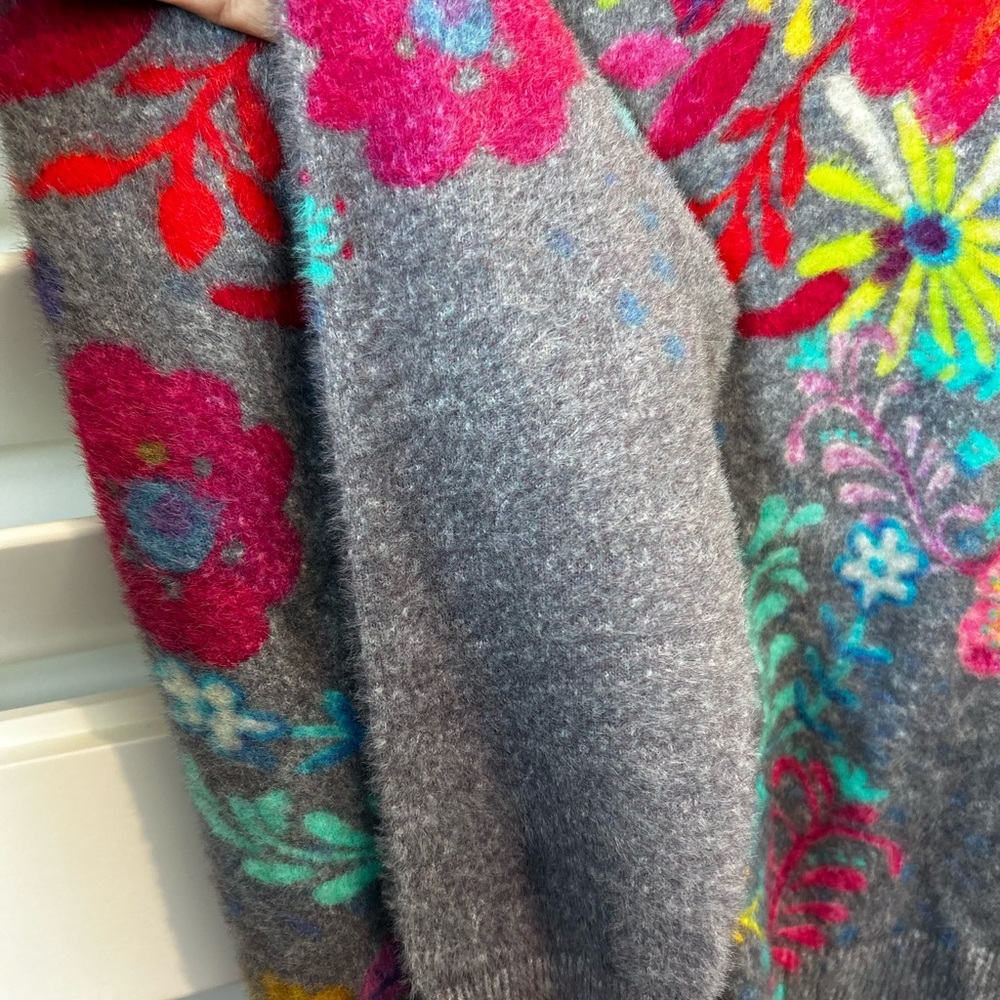 NATURAL LIFE cashmere-like fuzzy colorful floral pullover sweater size medium - Picture 6 of 8